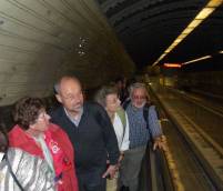 Rolltreppen zur Metro / mozgólépcső a metróhoz
